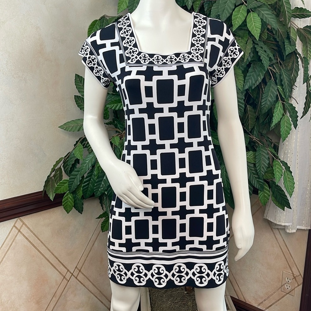 WHBM SQUARE NECK SHORT SLEEVE DRESS